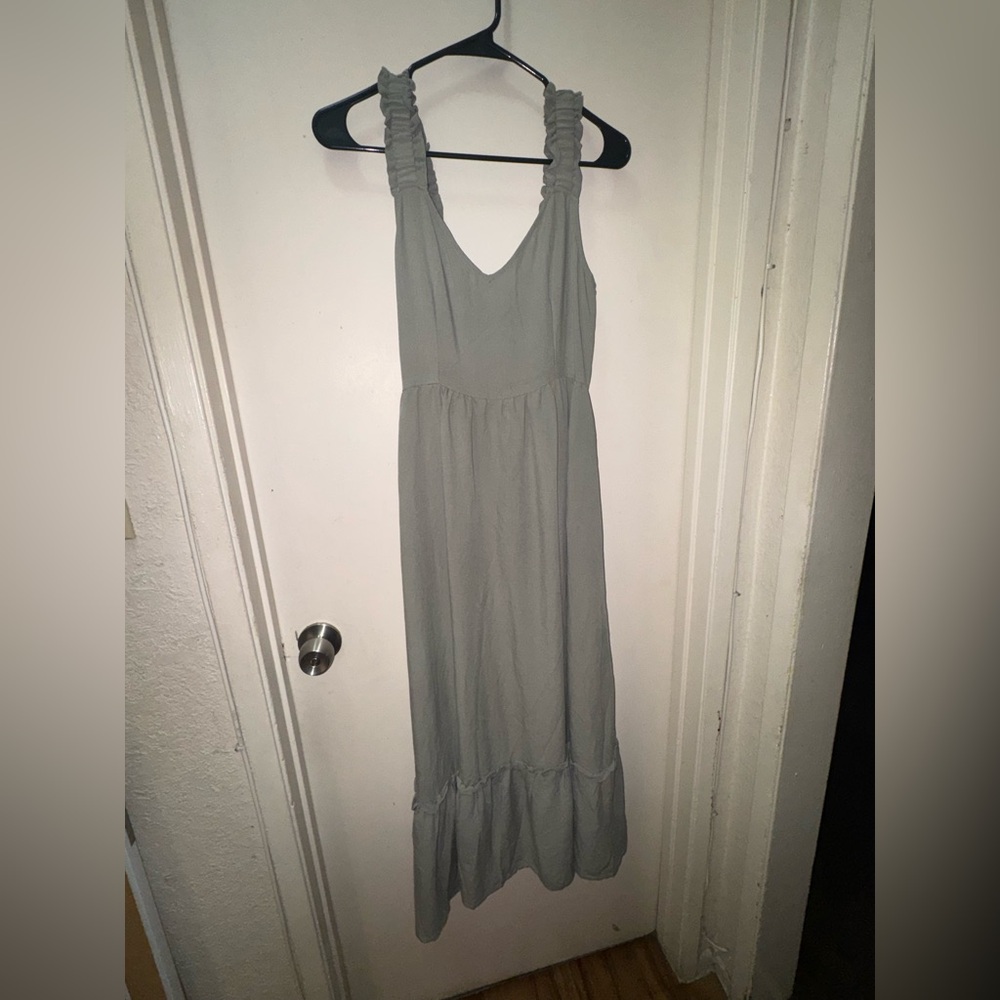 Sleeveless Light Gray Maxi Dress with Ruched Straps